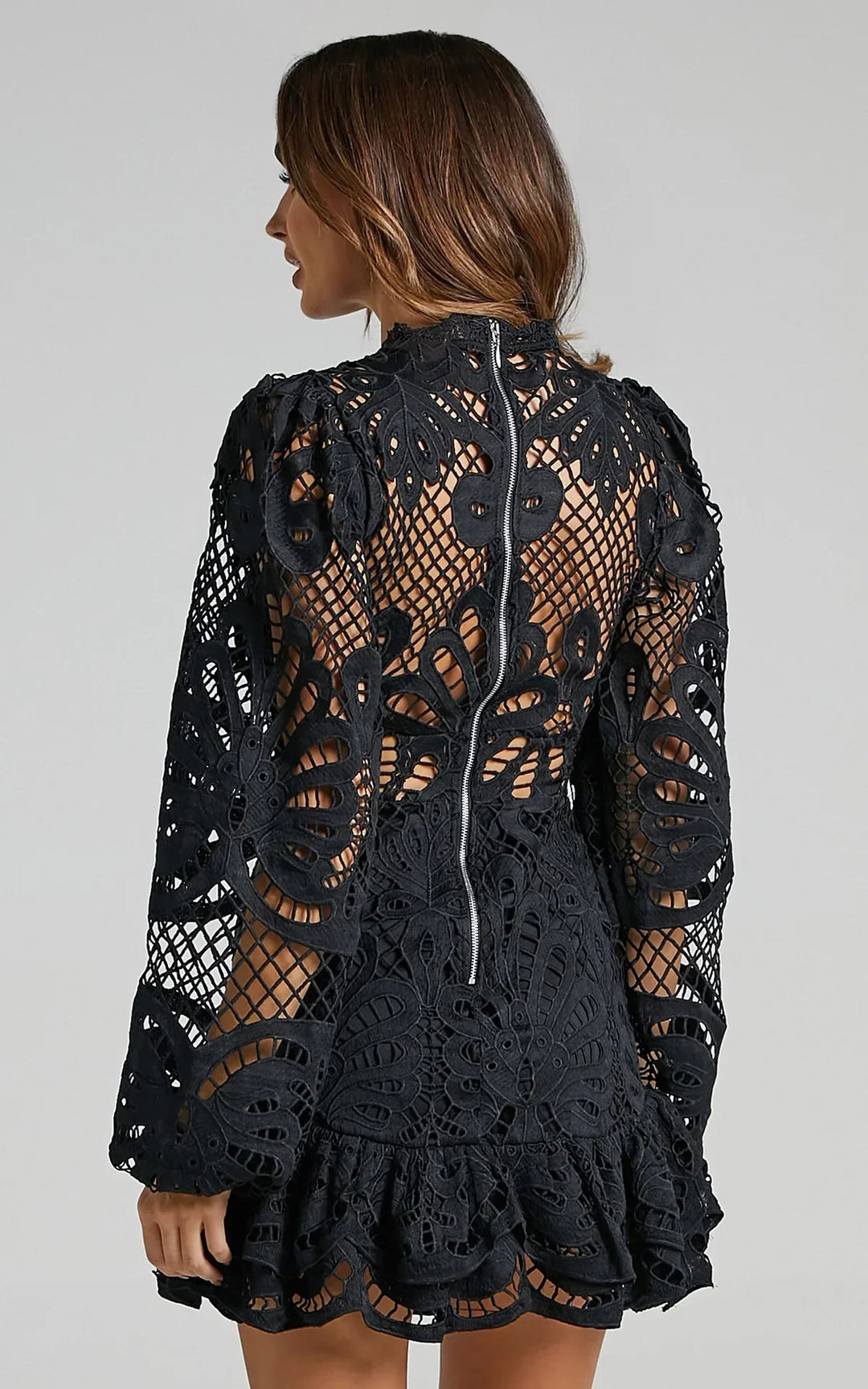 Noreva – Vestido mini de encaje con cuello alto