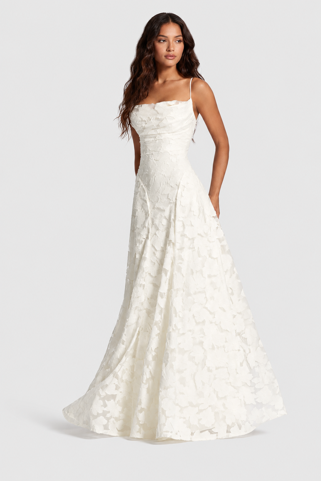 Nerila – Vestido de encaje floral en relieve