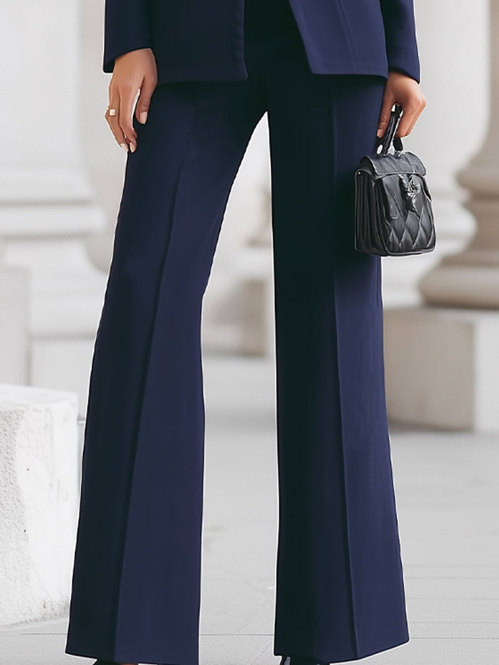 Avyra – Traje de cuello alto y pliegue inferior