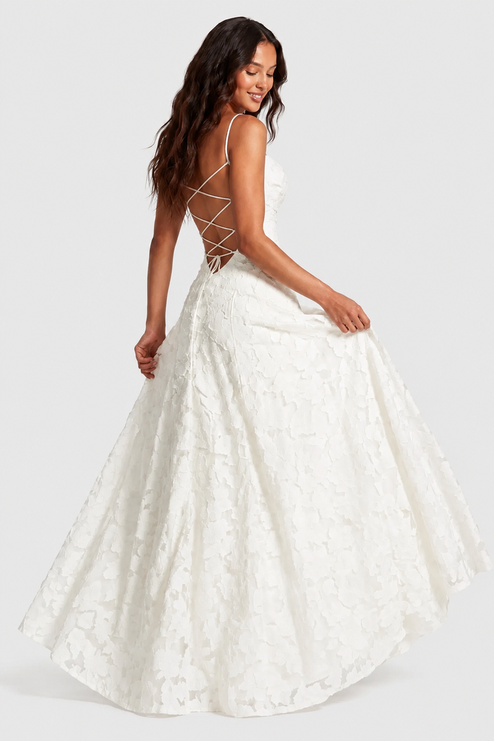 Nerila – Vestido de encaje floral en relieve